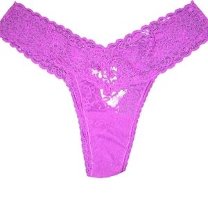 VICTORIA'S SECRET STRETCH LACE THONG